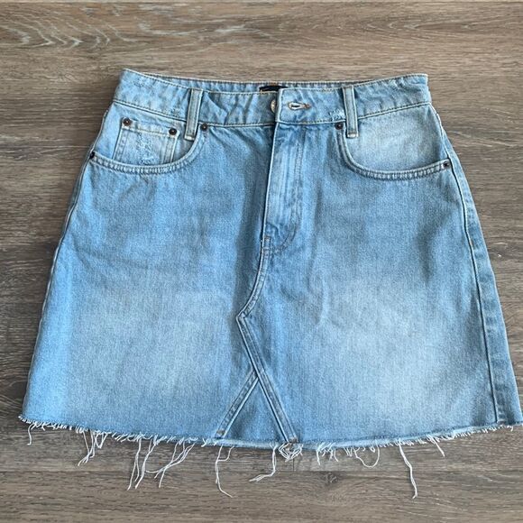 Urban Outfitters BDG Jean distressed raw hemmed denim skirt sz medium - Picture 4 of 8